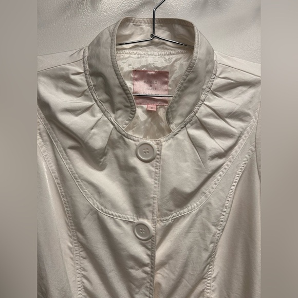 Romeo + Juliet Couture White Trench Coat Belt Big Buttons Pockets Size Small - Picture 6 of 11